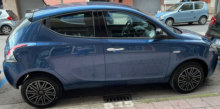 Lancia Ypsilon